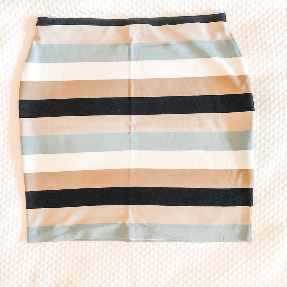 🌺 Ann Taylor Factory Striped Knit Skirt